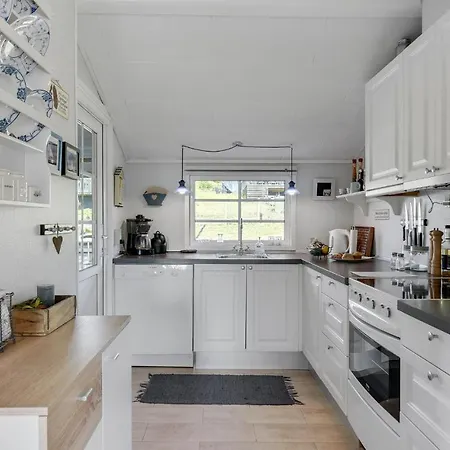 Beautiful In With 2 Bedrooms And Wifi *