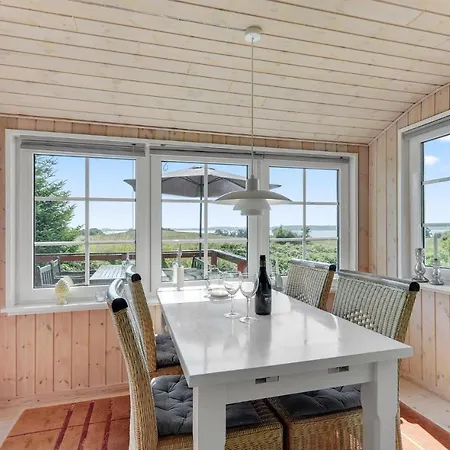 Beautiful In With 2 Bedrooms And Wifi